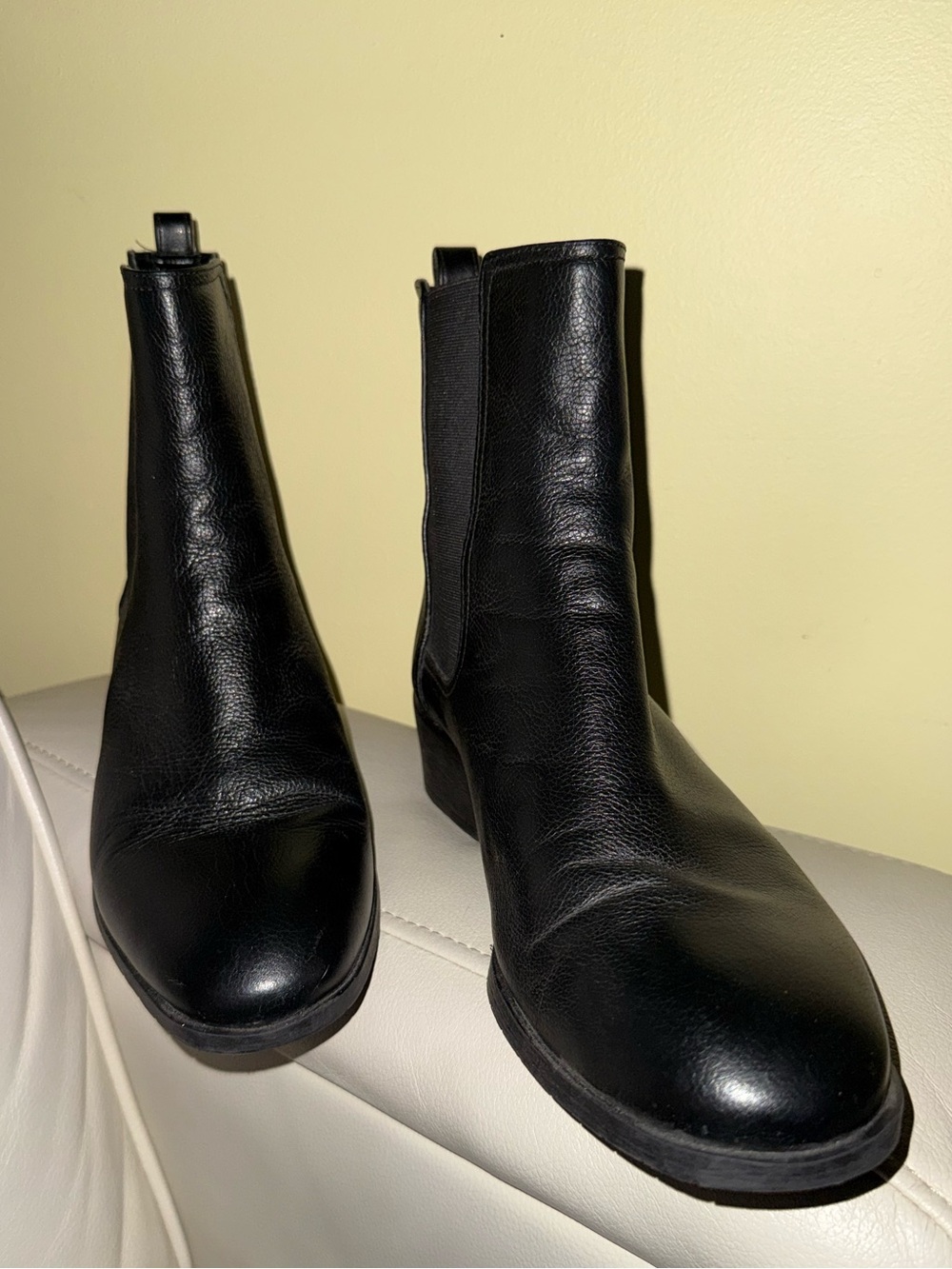Kenneth Cole Black Leather Chelsea Boots